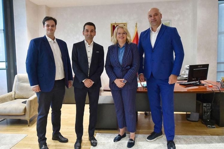 Ministarka saobraćaja Maja Vukićević i direktor ACG Roko Tolić sa predstavnicima Wizz Air-a