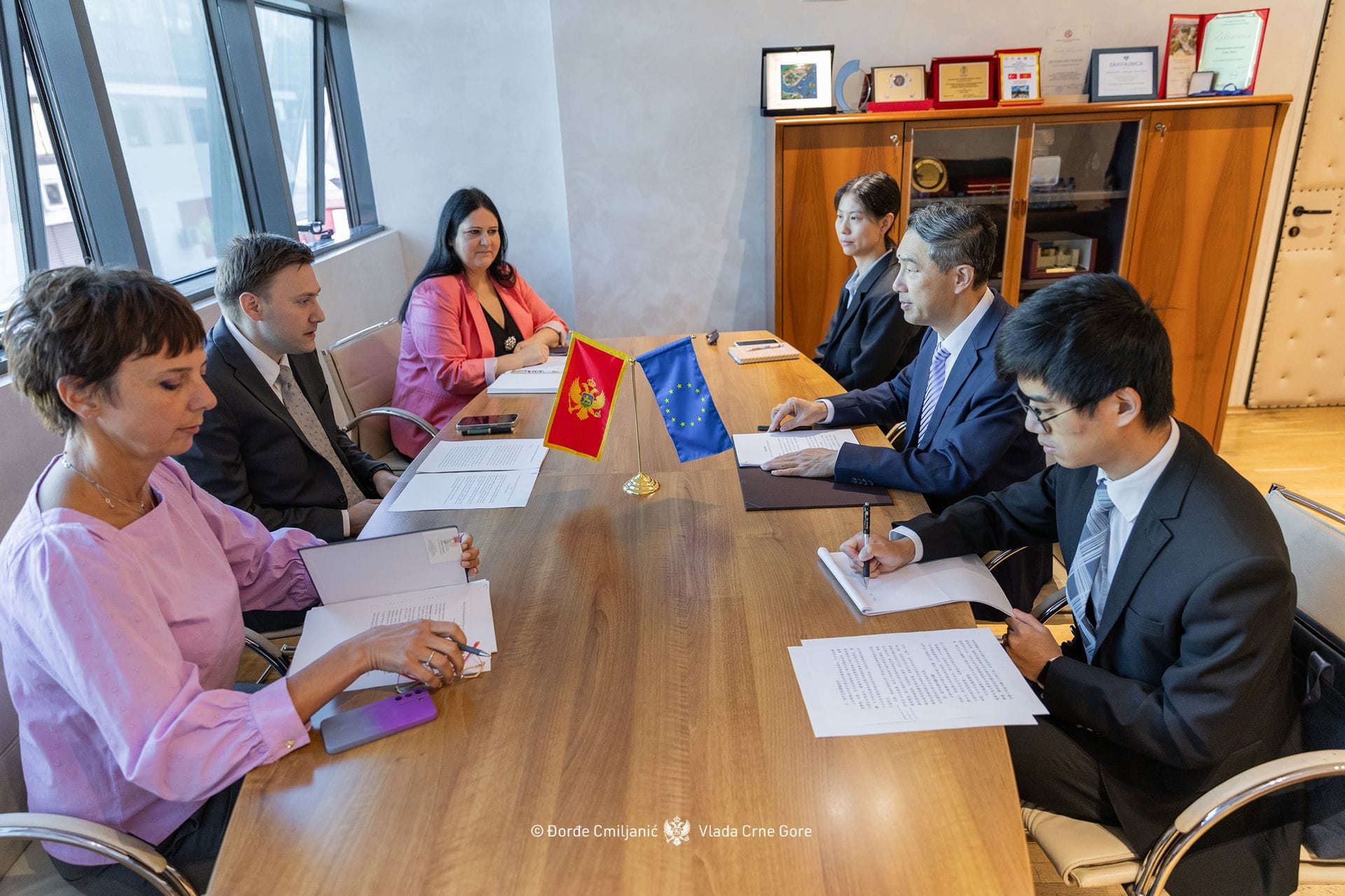 gallery.media[0].alt