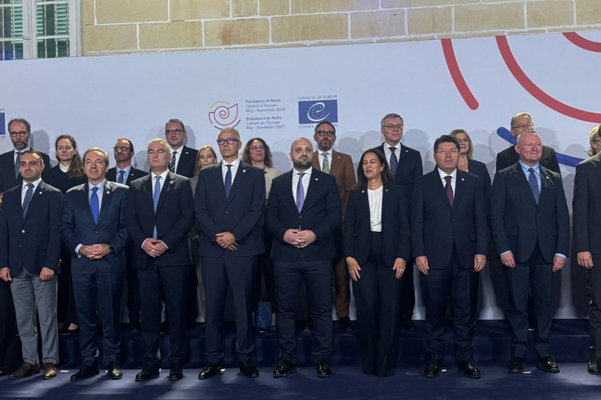 Ministar pravde mr Bojan Božović na konferenciji ministara pravde Savjeta Evrope u Valeti:
„U borbi protiv transnacionalnog kriminala nema malih i velikih zemalja – postoje samo partneri“