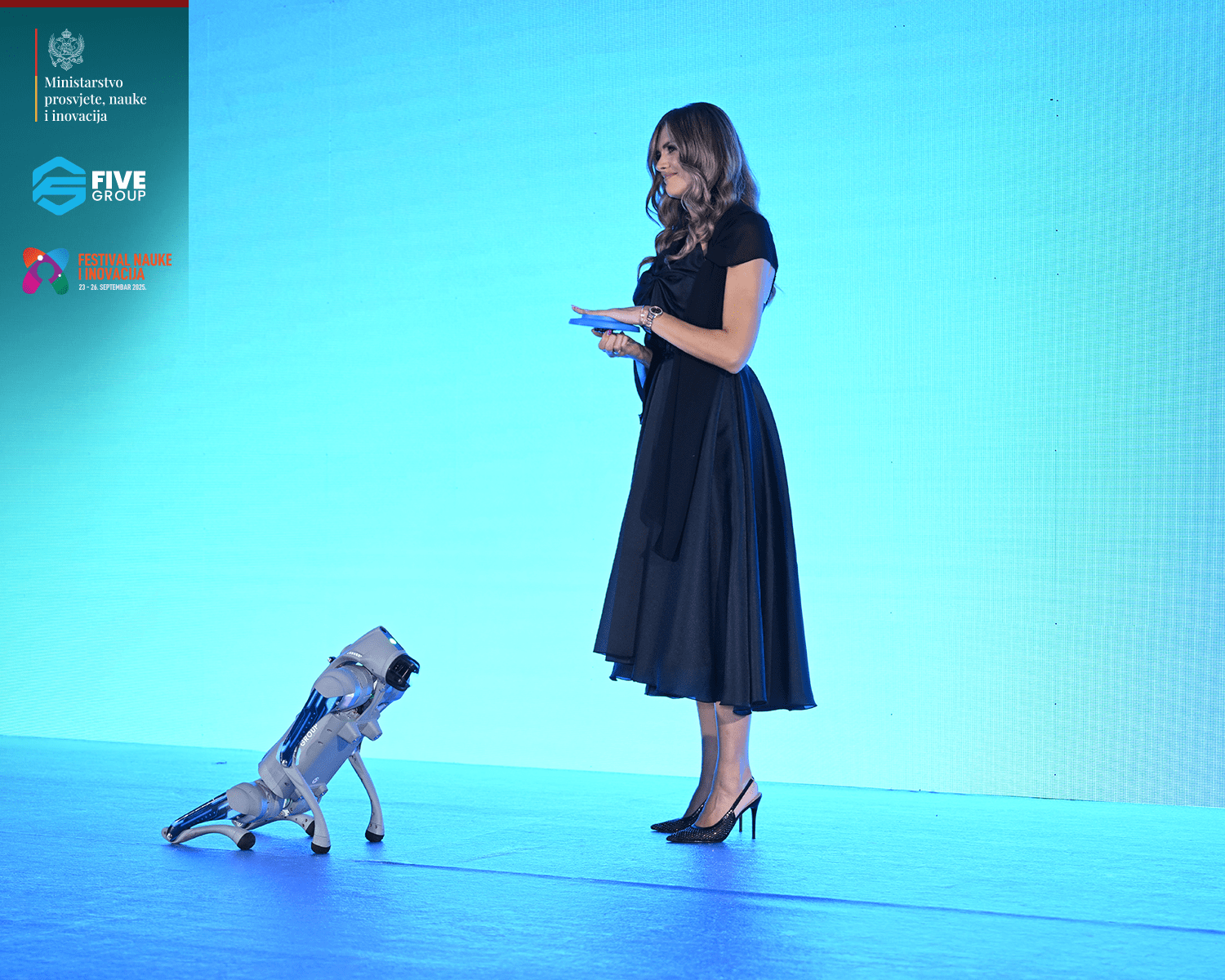 gallery.media[0].alt