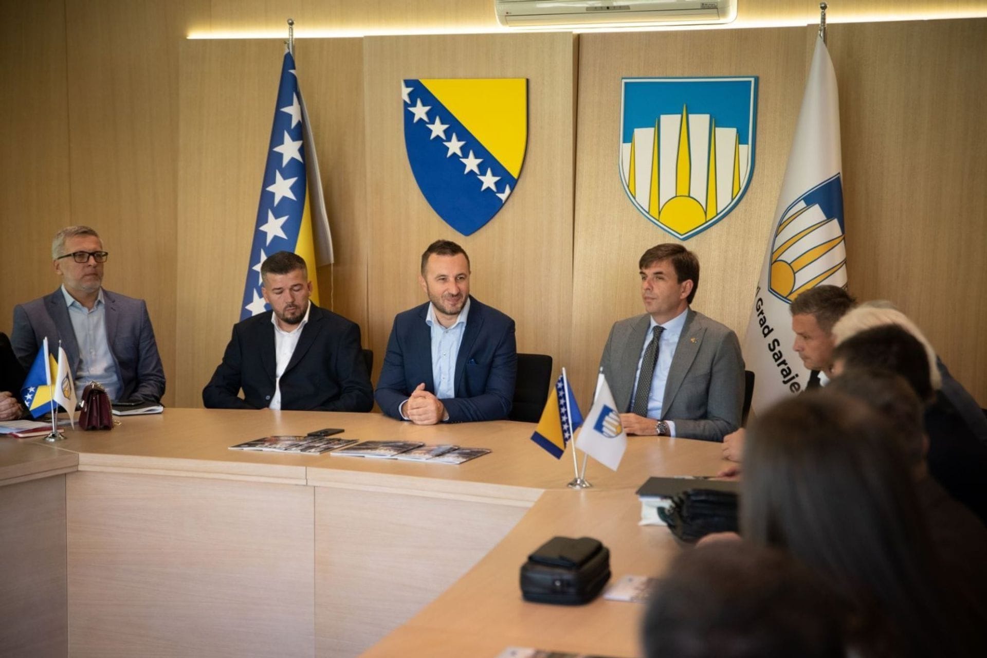 Ministar Azemović sa načelnicima sarajevskih općina: U Sarajevu dogovoreni novi modeli saradnje sa dijasporom i lokalnim zajednicama