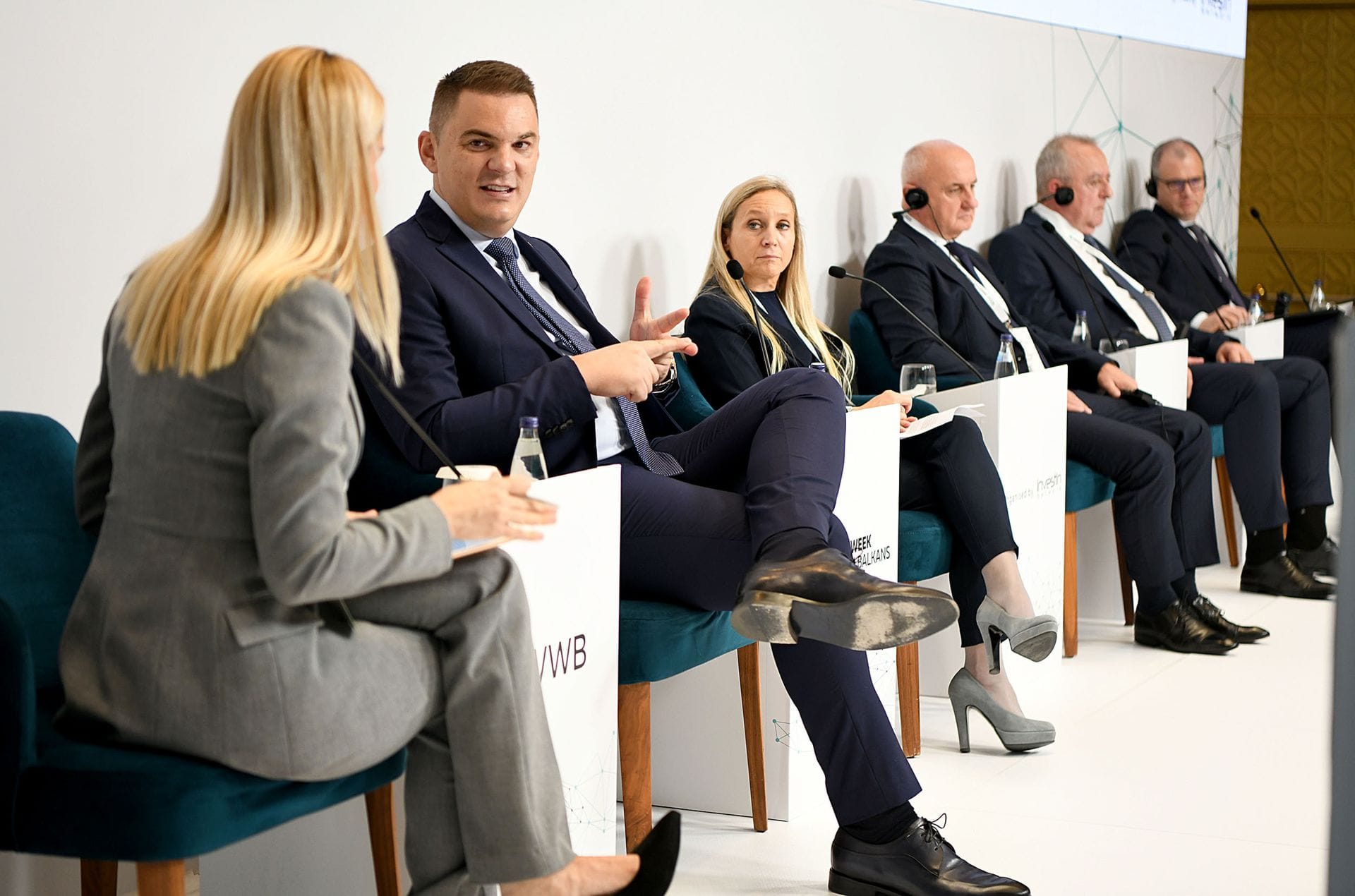 gallery.media[0].alt