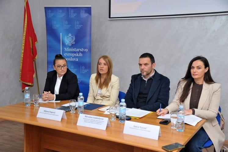 Drzavna sekretarka s poljoprivrednicima