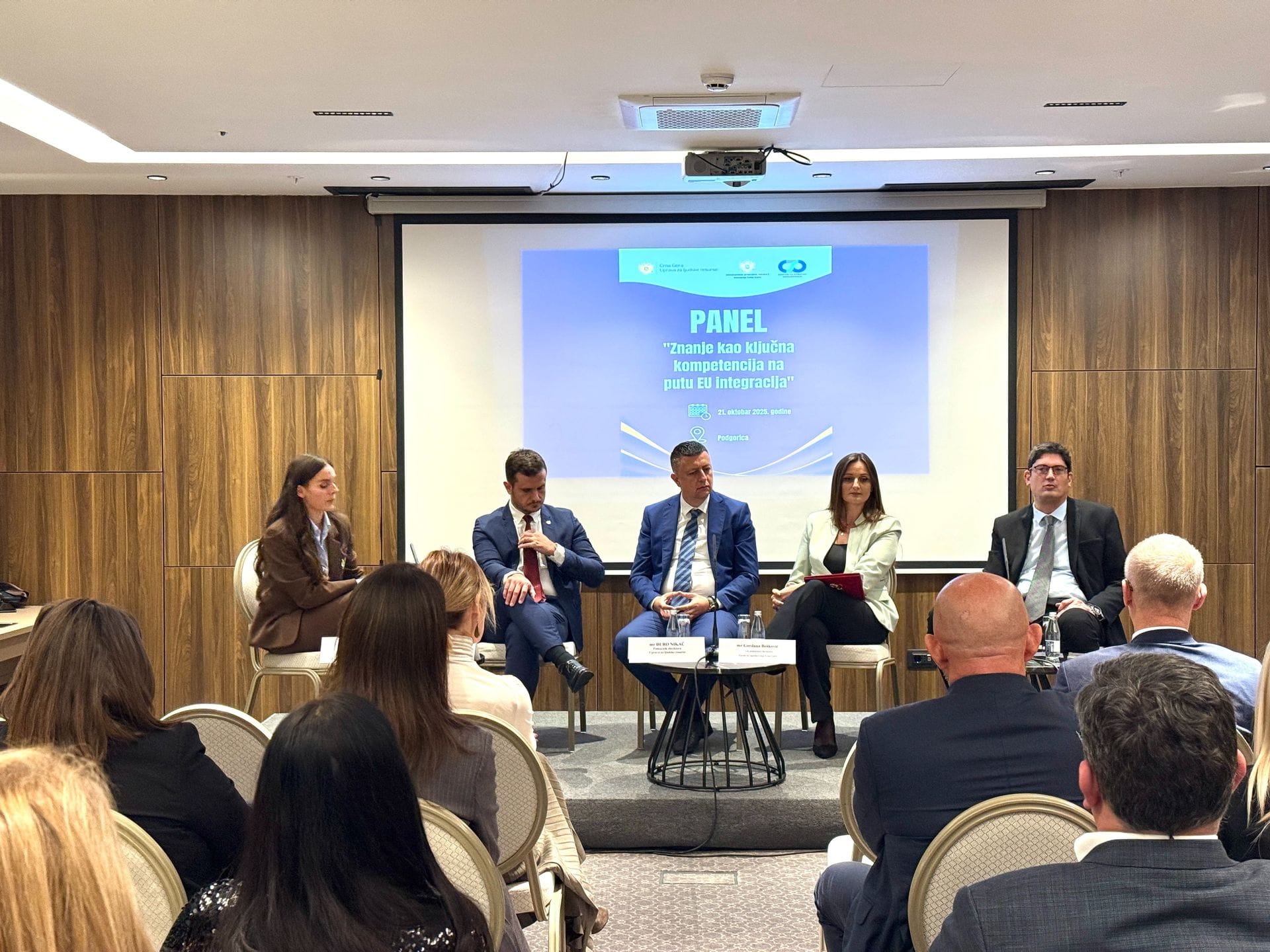 gallery.media[0].alt