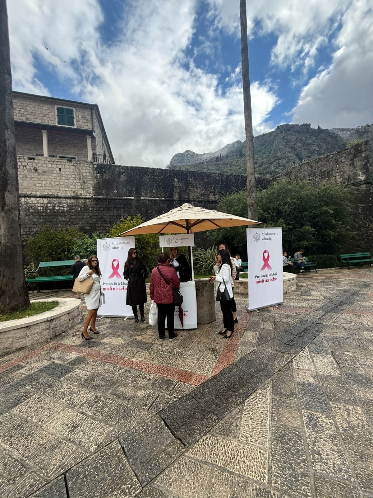 gallery.media[0].alt