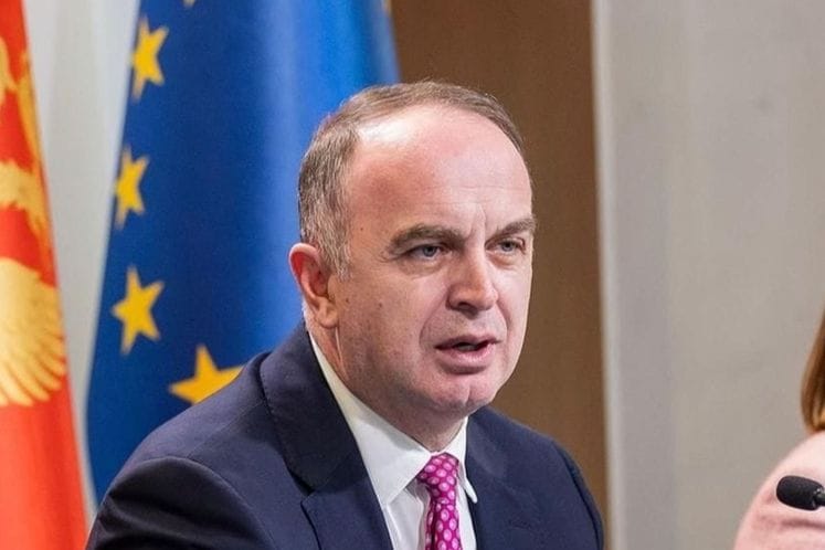 Nik Gjeloshaj Nik Gjeloshaj