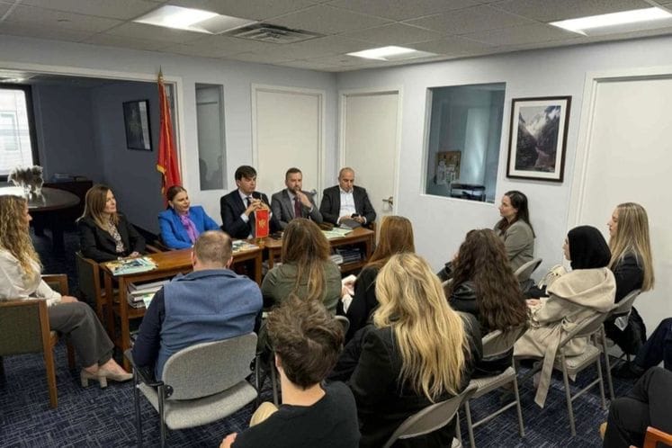 Ministar Azemović u Njujorku predstavio online kurs jezika