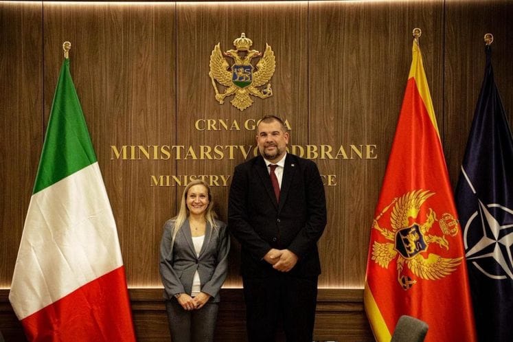 Sastanak ministra odbrane Crne Gore Dragana Krapovića i ambasadorke Republike Italije u Crnoj Gori, Andreinom Marselom