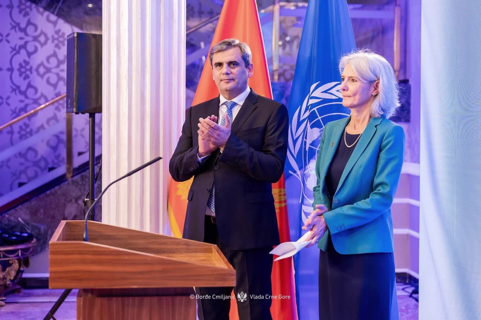 gallery.media[0].alt