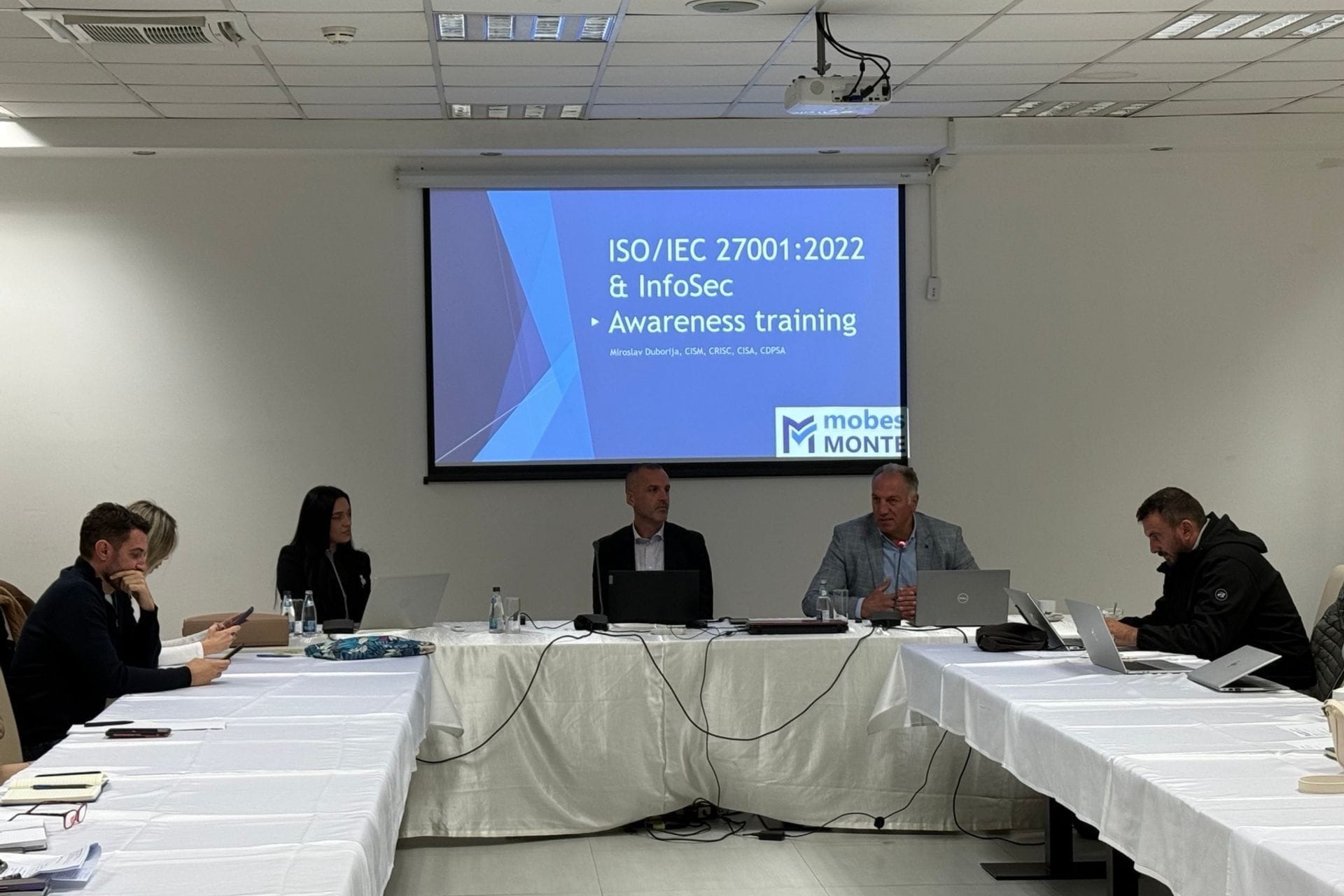 Zaposleni u ustanovama socijalne i dječje zaštite osnaženi znanjima iz sajber bezbjednosti