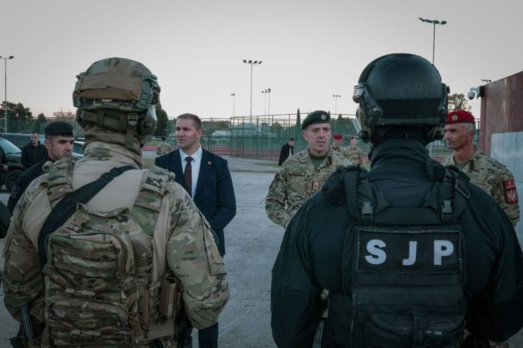 NGŠ Vuksanović i direktor Uprave policije Šćepanović na obuci pripadnika VCG i UP