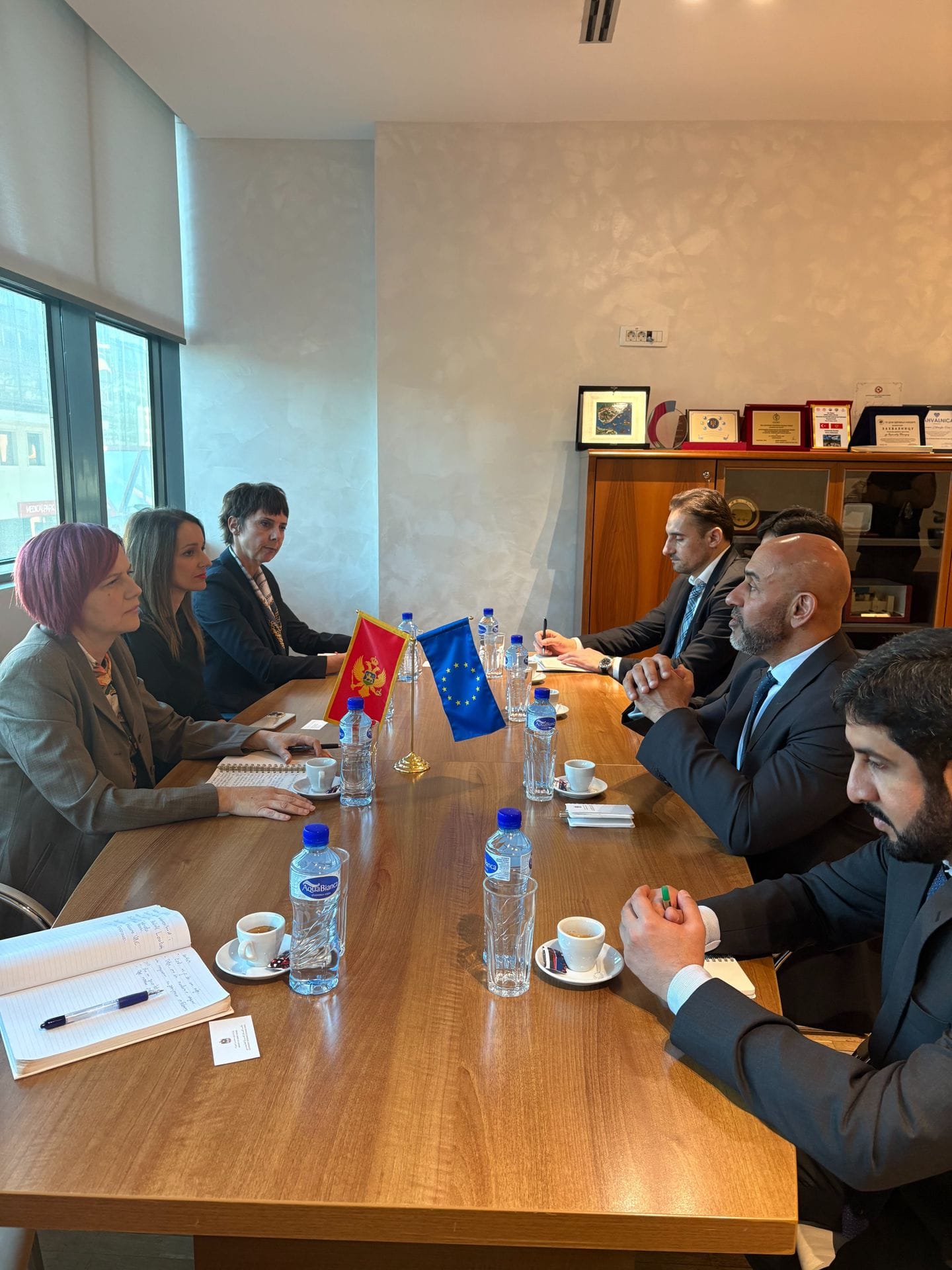 gallery.media[0].alt