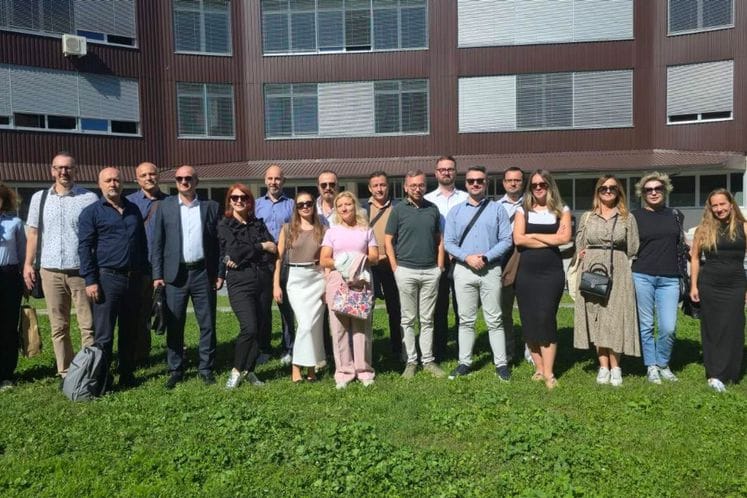 Заједно градимо будућност стручног образовања: Ретроспектива пројекта ЕмплоyВЕТ - прича о сарадњи, учењу и пријатељству Заједно градимо будућност стручног образовања: Ретроспектива пројекта ЕмплоyВЕТ - прича о сарадњи, учењу и пријатељству