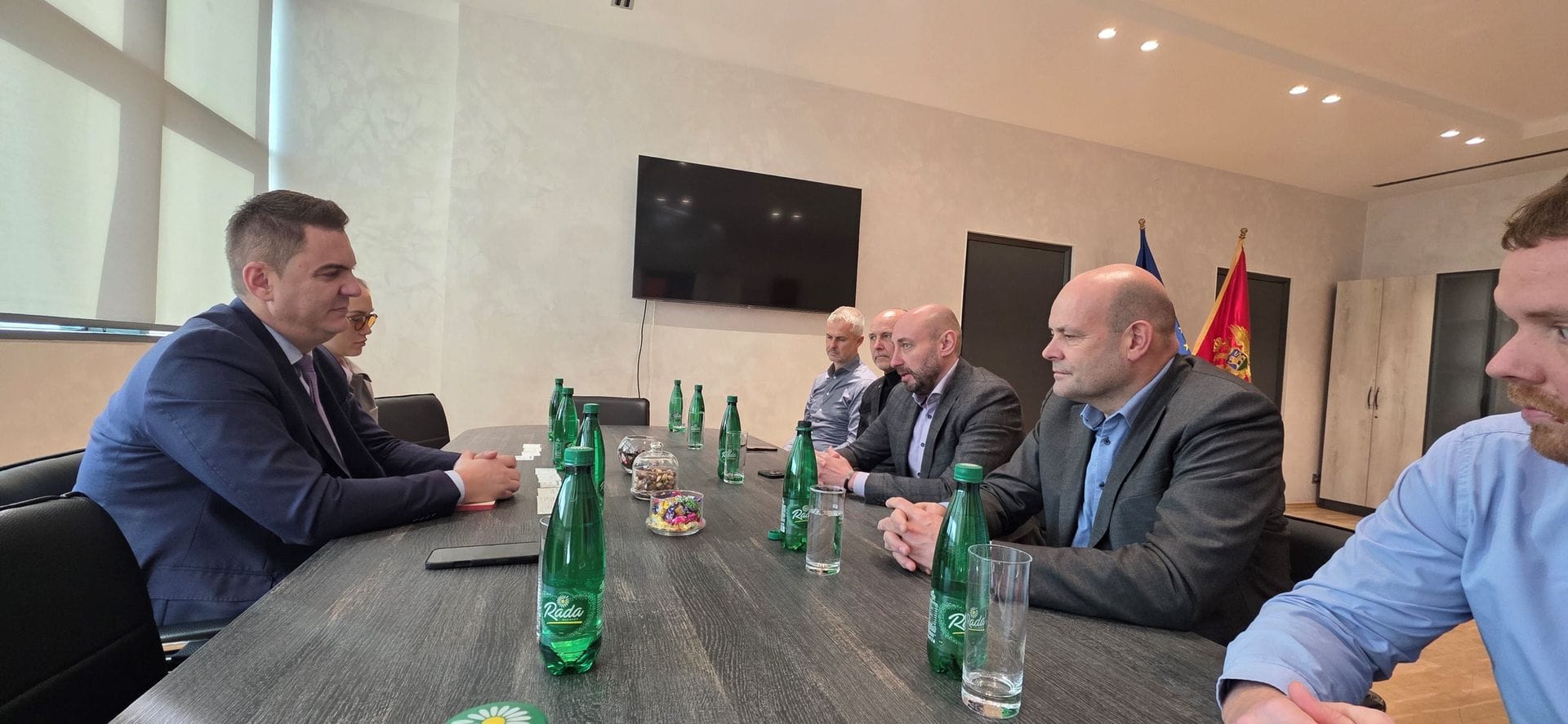 gallery.media[0].alt