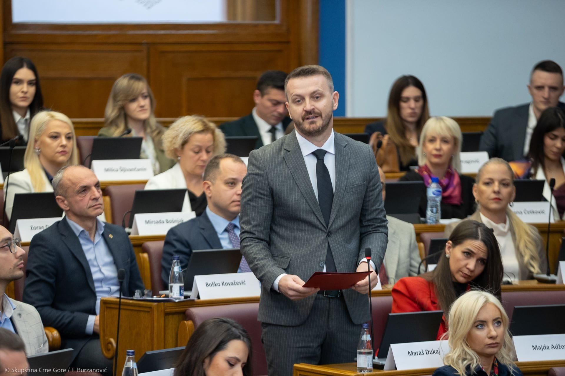 Saopštenje - Ministar Dukaj na trećem zasijedanju Omladinskog parlamenta: “Vrijeme je da mladi preuzmu aktivnu ulogu u kreiranju budućnosti”