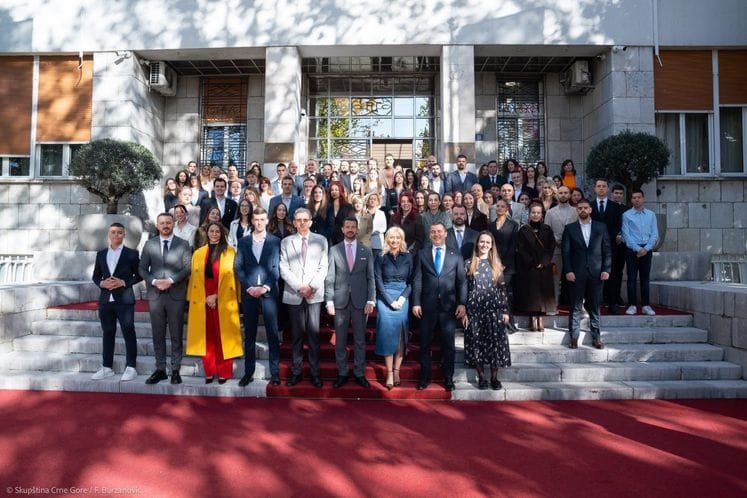 Saopštenje - Ministar Dukaj na trećem zasijedanju Omladinskog parlamenta: “Vrijeme je da mladi preuzmu aktivnu ulogu u kreiranju budućnosti” Saopštenje - Ministar Dukaj na trećem zasijedanju Omladinskog parlamenta: “Vrijeme je da mladi preuzmu aktivnu ulogu u kreiranju budućnosti”