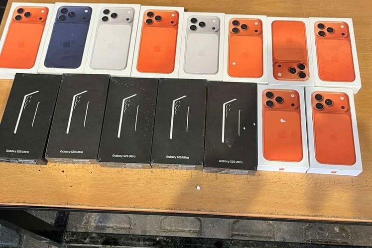 Спријечен покушај незаконитог уноса мобилних телефона и одјевних предмета на Божају и Драченовцу