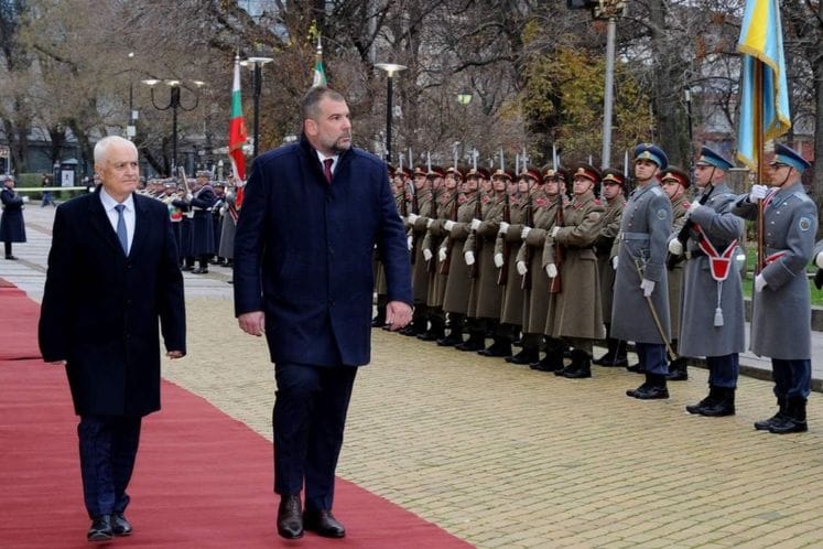 Ministar odbrane Dragan Krapović boravi u dvodnevnoj zvaničnoj posjeti Republici Bugarskoj. Ministar odbrane Dragan Krapović boravi u dvodnevnoj zvaničnoj posjeti Republici Bugarskoj.