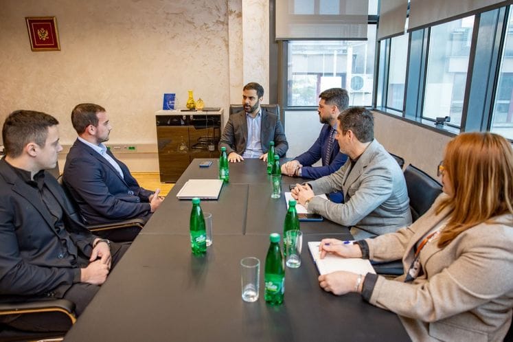 Ministar pomorstva Filip Radulović sa predstavnicima NVO ”Pomorci” Ministar pomorstva Filip Radulović sa predstavnicima NVO ”Pomorci”