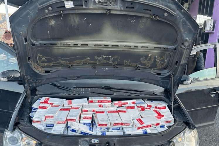 Zajedničkom kontrolom Policije i Carine otkriveno 1.330 paklica krijumčarenih cigareta – uhapšen albanski državljanin