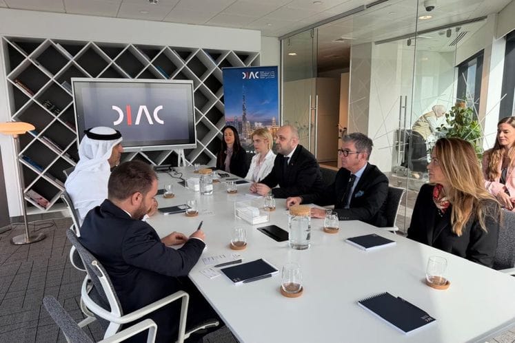 Bojan Božović sa predsjednikom Međunarodnog Arbitražnog Centra Dubaija Tarikom Humaidom Al Tajerom Bojan Božović sa predsjednikom Međunarodnog Arbitražnog Centra Dubaija Tarikom Humaidom Al Tajerom