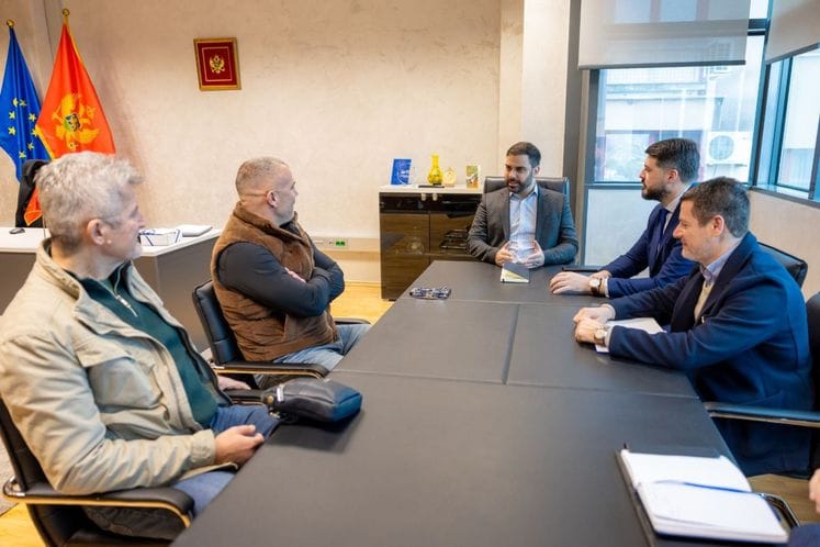 Filip Radulović sa predstavnicima Unije pomoraca Filip Radulović sa predstavnicima Unije pomoraca