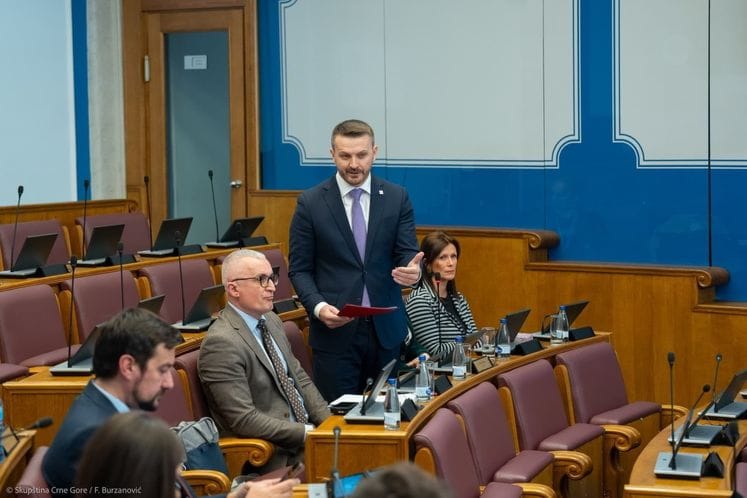 Скупстина ЦГ расправа Скупстина ЦГ расправа