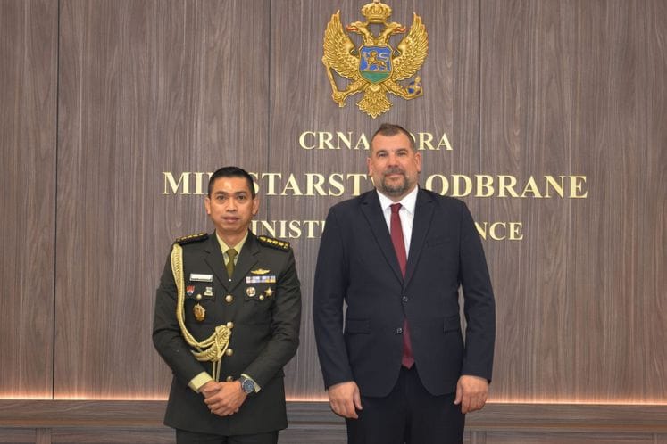 Ministar Krapović sa sa novoimenovanim izaslanikom odbrane R. Indonezije pukovnikom Budijem Alamsjahom