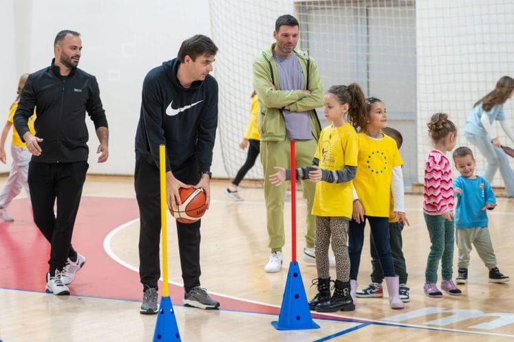 Povodom Svjetskog dana djeteta i slogana „Moj dan, moja prava“, u Crnoj Gori je obilježen dan pod temom „Pravo na igru“.