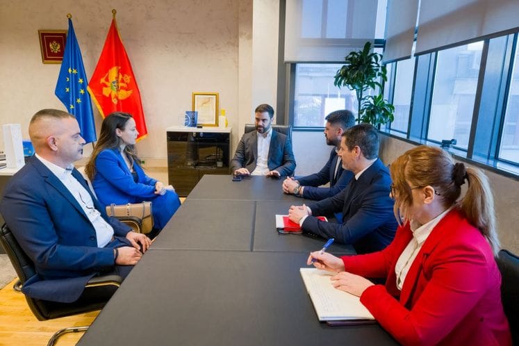 Радуловић са представницима Црногорског удружења за поморско право