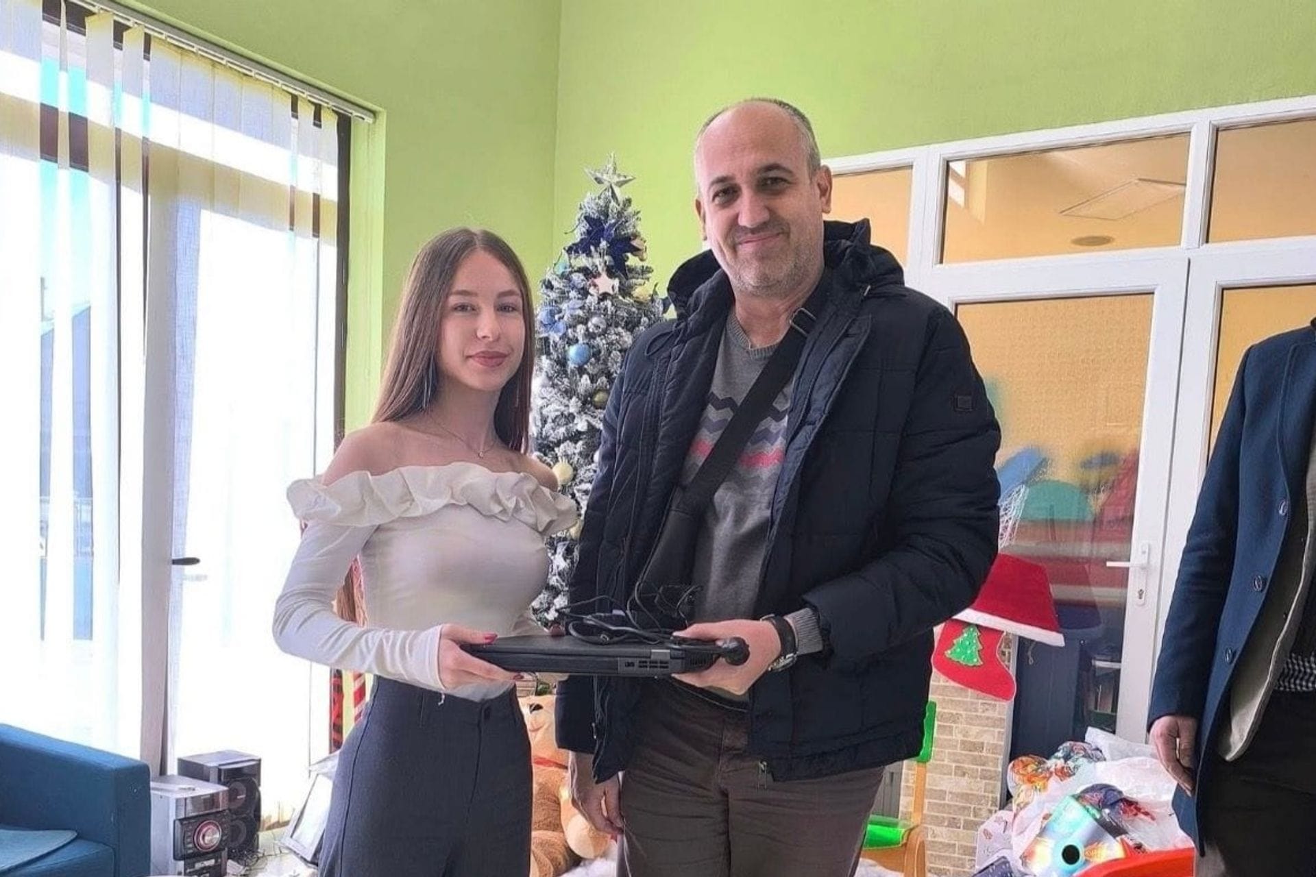 Uprava carina uručila donaciju Dnevnom centru za djecu sa smetnjama u razvoju u Nikšiću