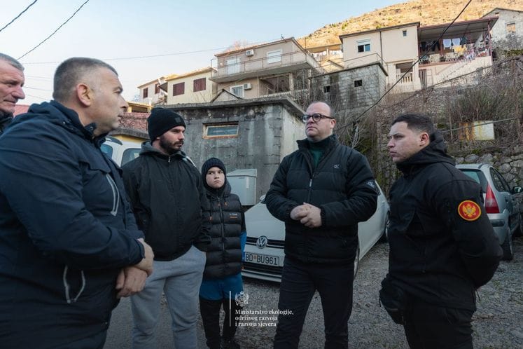 Министар Ћулафић обишао поплављена подручја на Скадарском језеру: Ситуација данас боља, остајемо у приправности