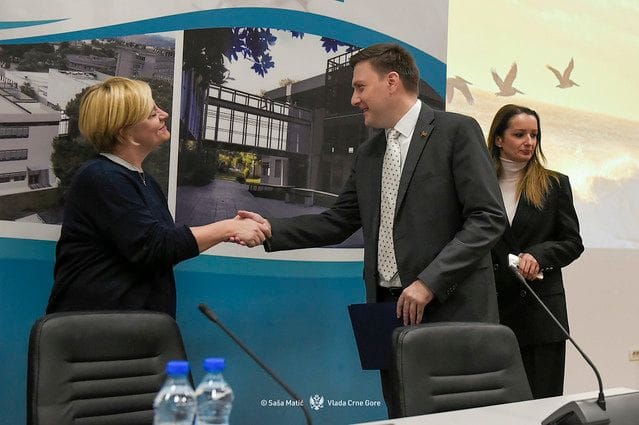 gallery.media[0].alt