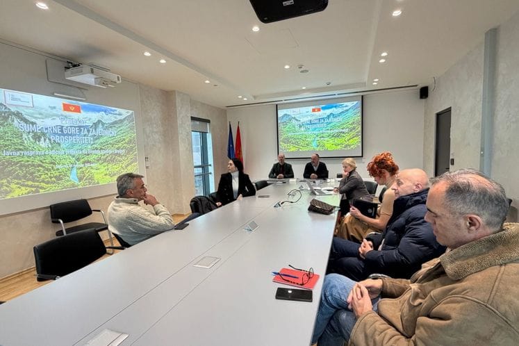 Округли сто