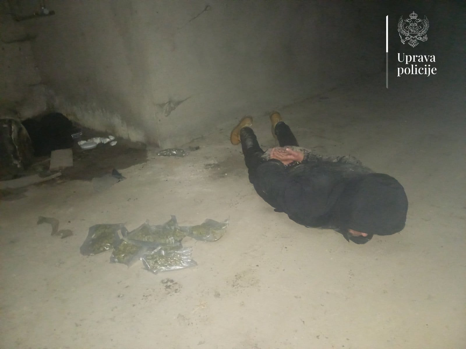 gallery.media[0].alt