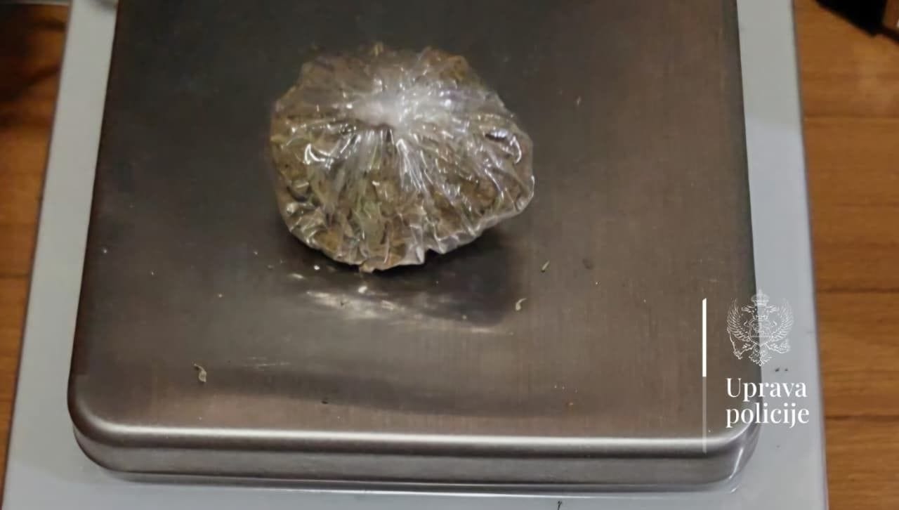 gallery.media[0].alt