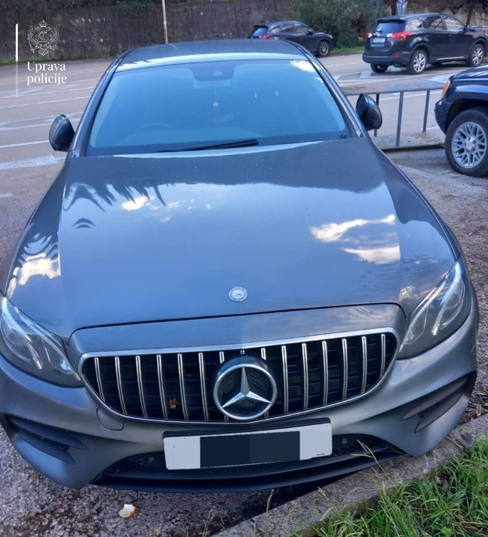 gallery.media[0].alt