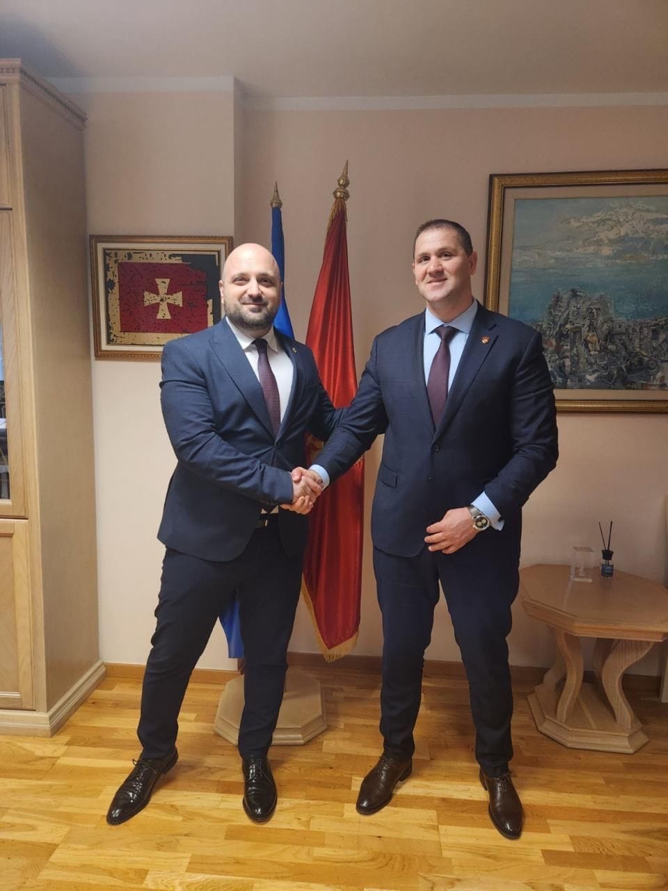 gallery.media[0].alt