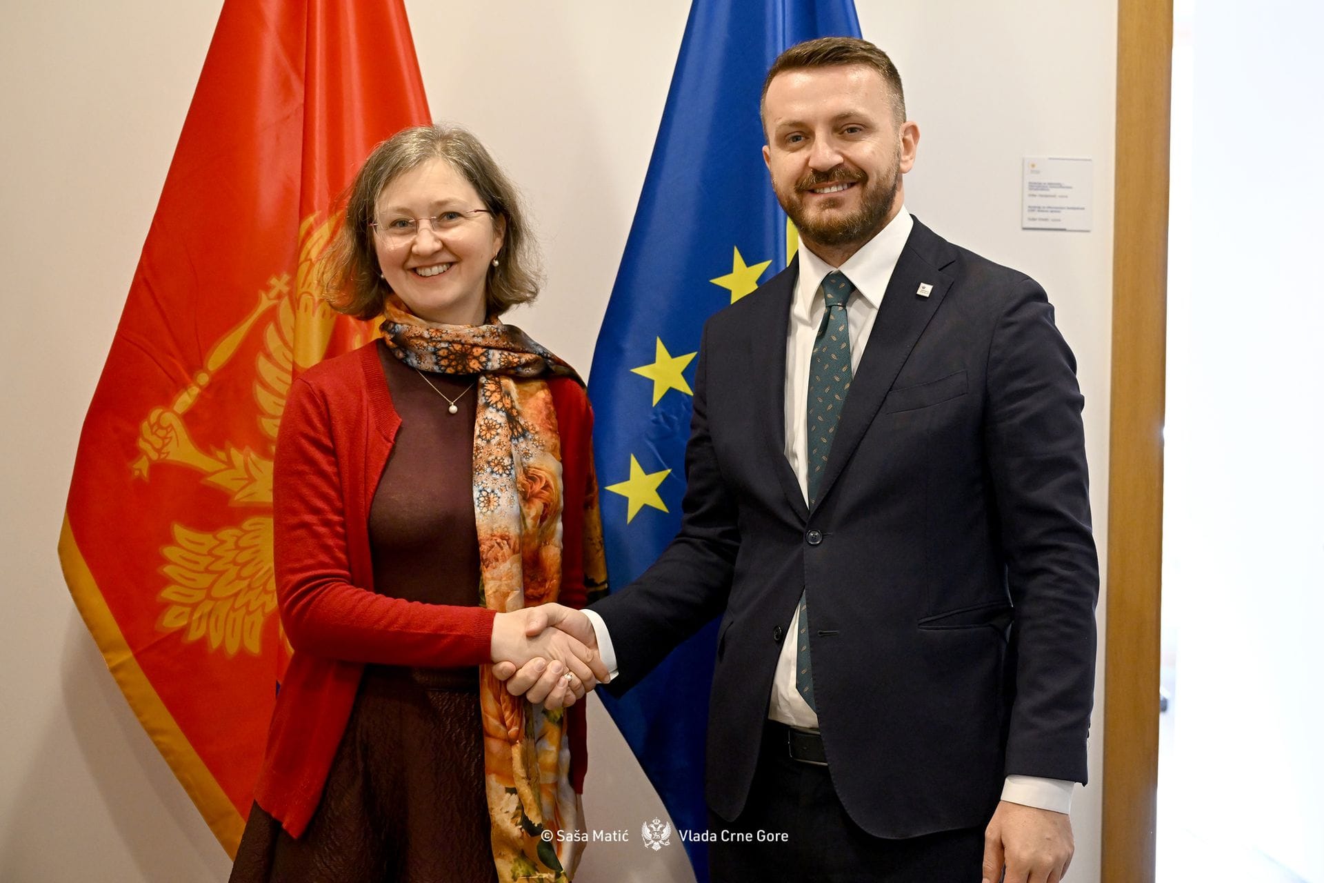 gallery.media[0].alt