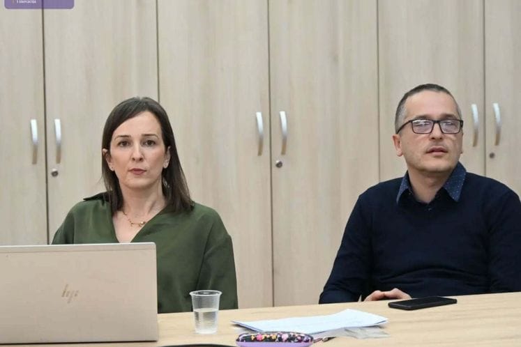 Секретари Секретари