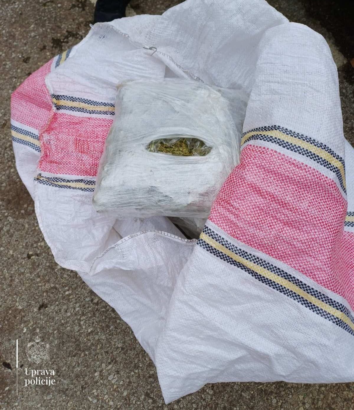 gallery.media[0].alt