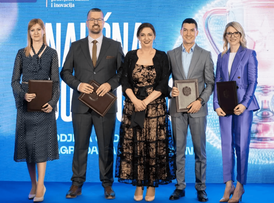 gallery.media[0].alt