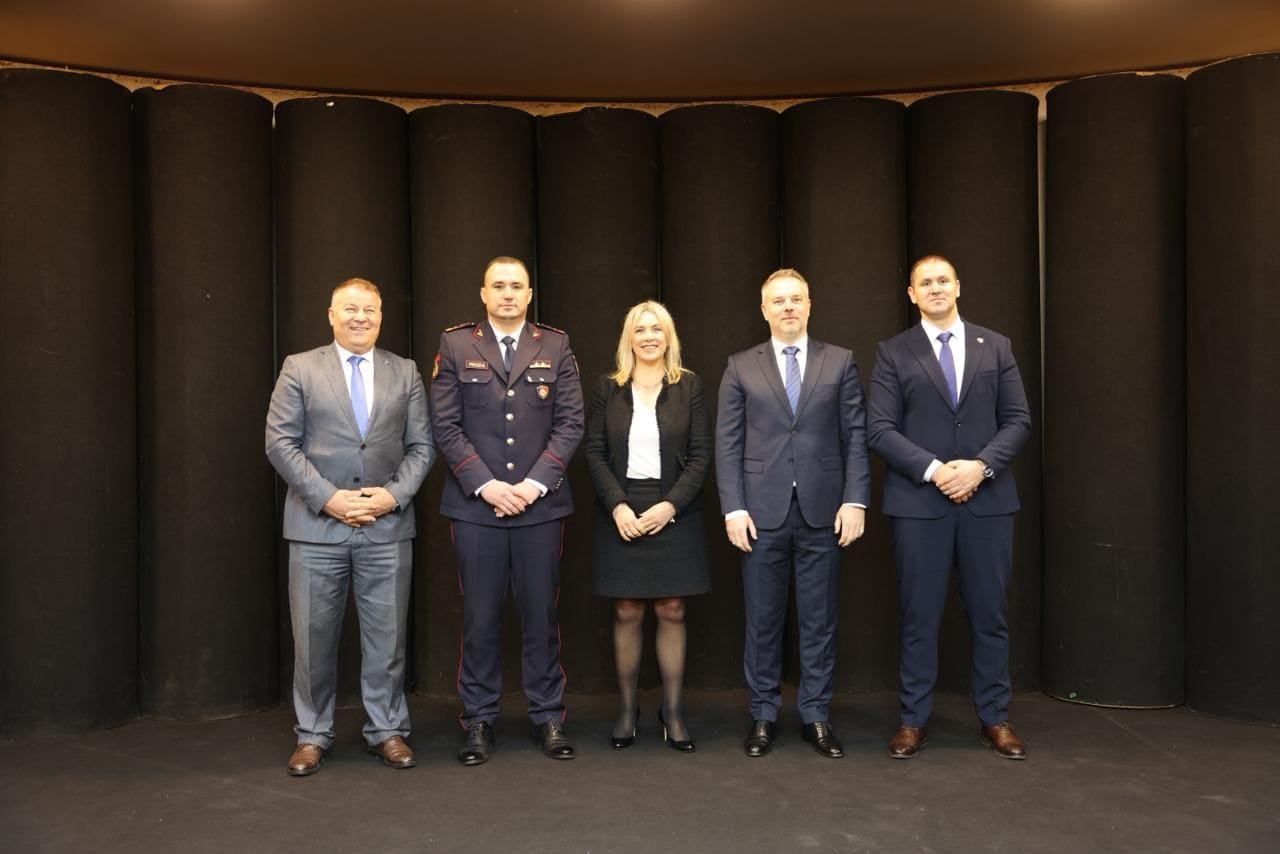 gallery.media[0].alt