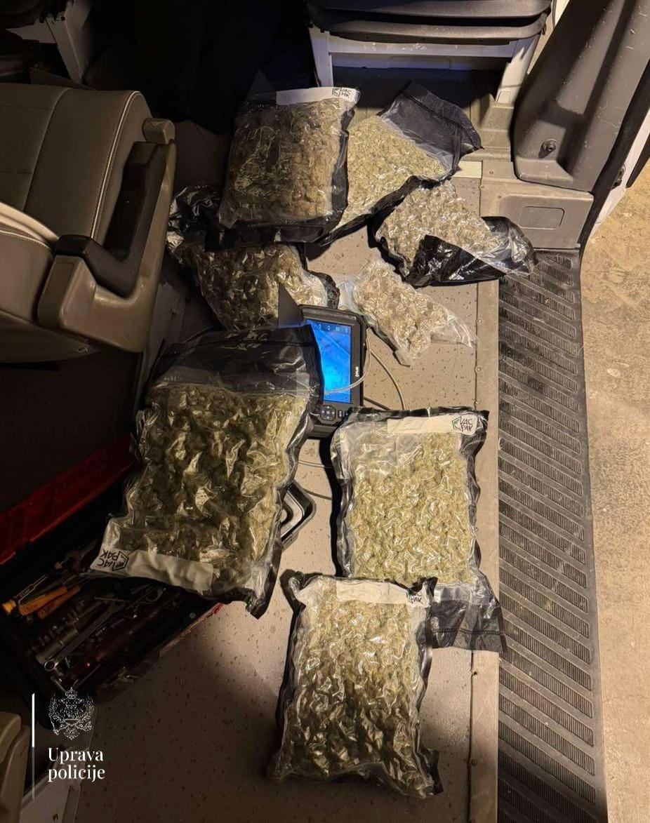 gallery.media[0].alt