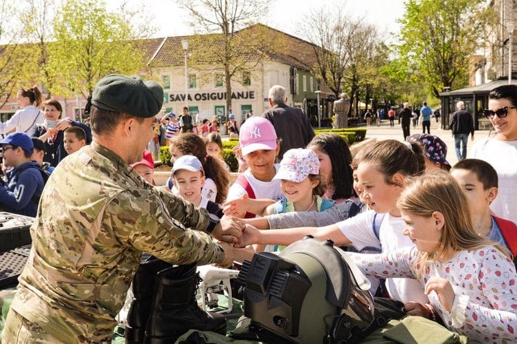 Промоција Војске на тргу Светог Петра Цетињског