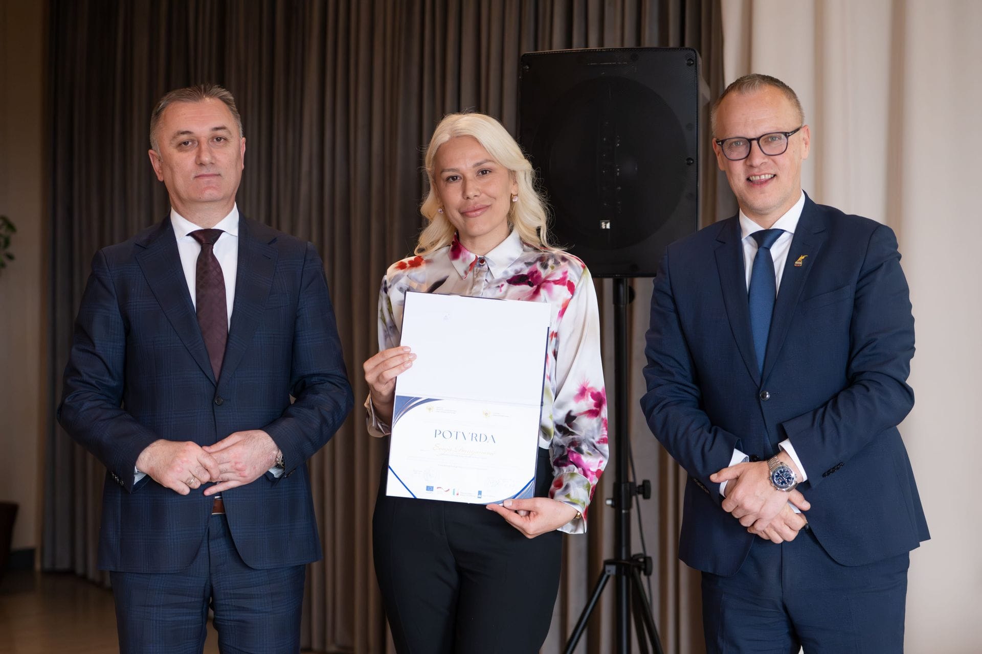 gallery.media[0].alt