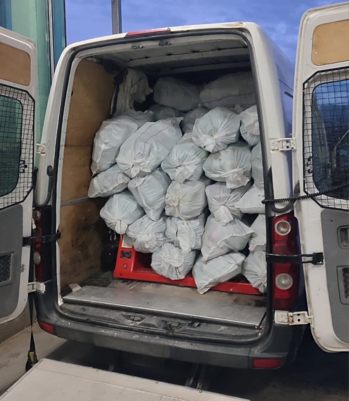 gallery.media[0].alt