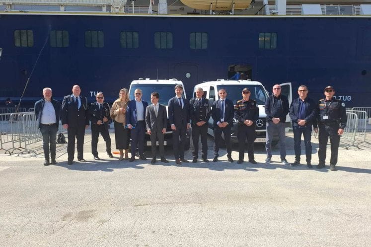 Донација комби возила Сектору грани;не полиције