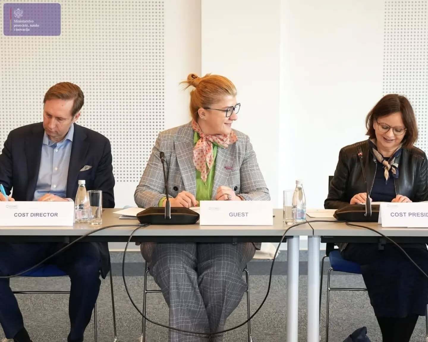 gallery.media[0].alt