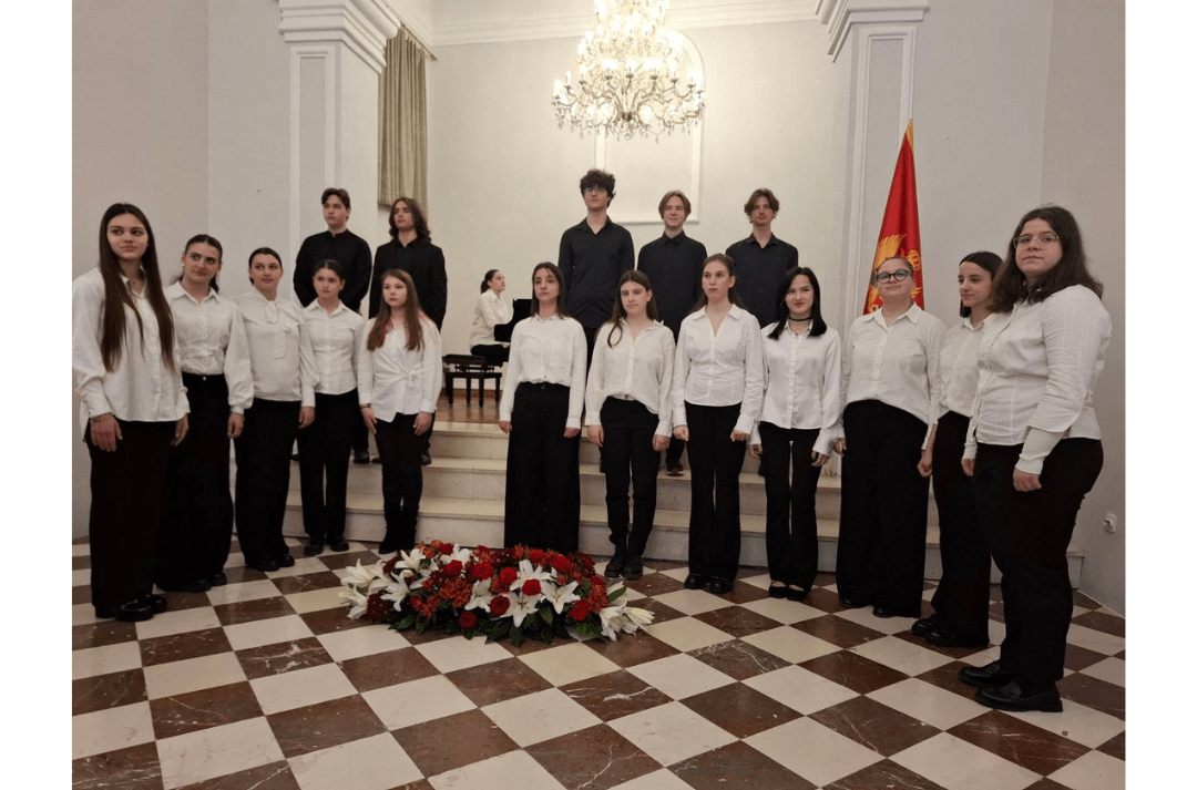 gallery.media[0].alt